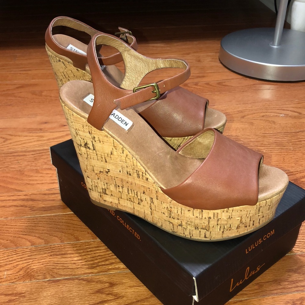 Steve Madden Brown Wedges